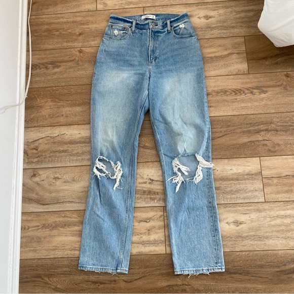 A&F Curve Love Ultra High Rise 90s Straight Jean 28 / 6L - Picture 3 of 5